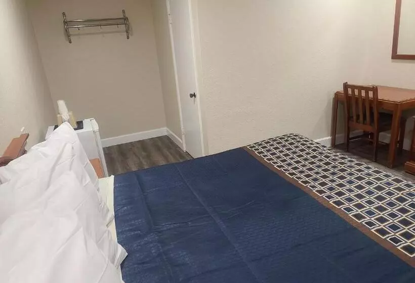 اتاق استاندارد با تخت بزرگ, Majestic Inn & Suites