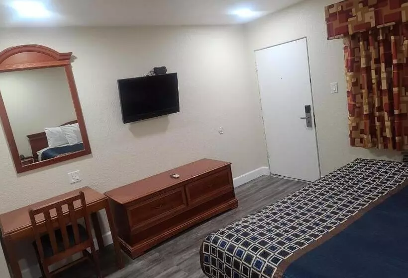اتاق استاندارد با تخت بزرگ, Majestic Inn & Suites