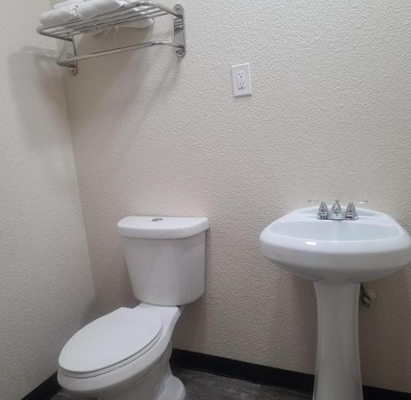 Номер Стандарт, Majestic Inn & Suites