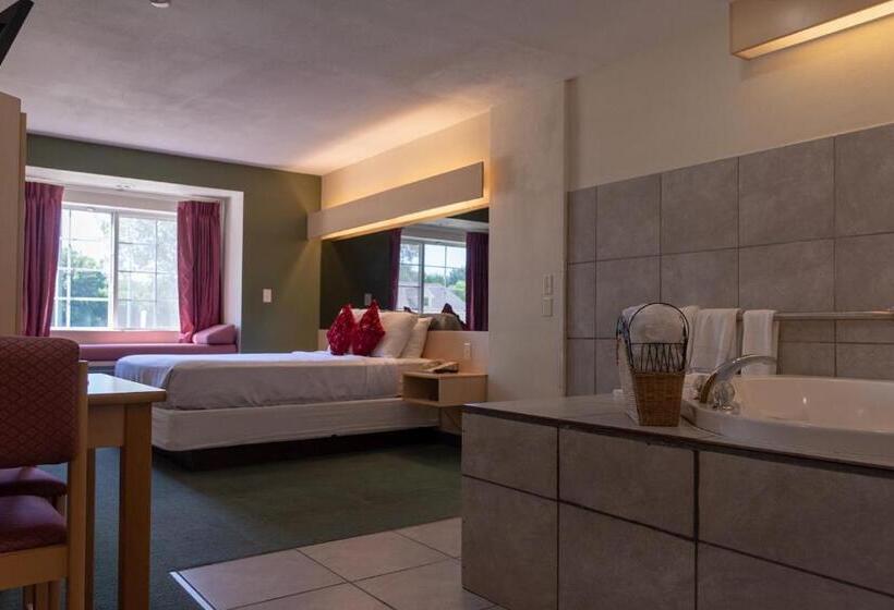 جناح مزود بجاكوزى, Mariner's Village Resort