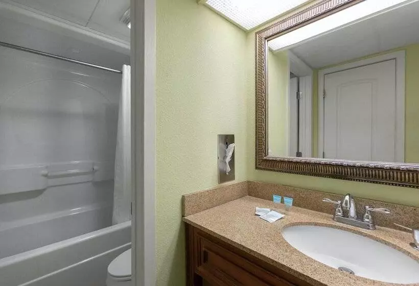 سوییت, Monterey Bay Suites