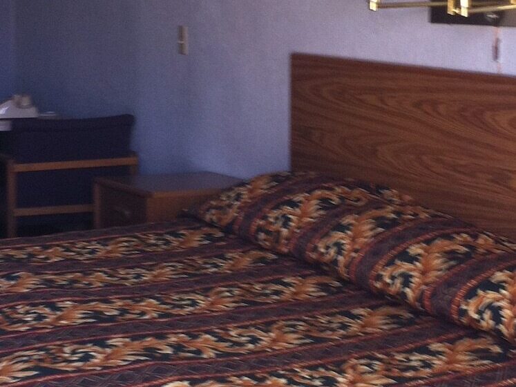 غرفة قياسية, National 9 Inn Sand Canyon