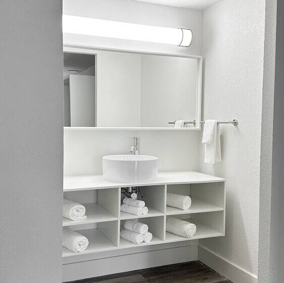 标准间, Oneway Brunswick