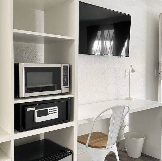 标准间, Oneway Brunswick