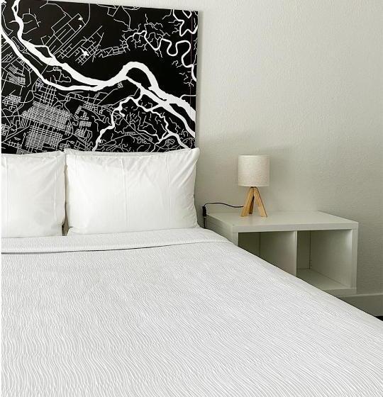 标准间, Oneway Brunswick