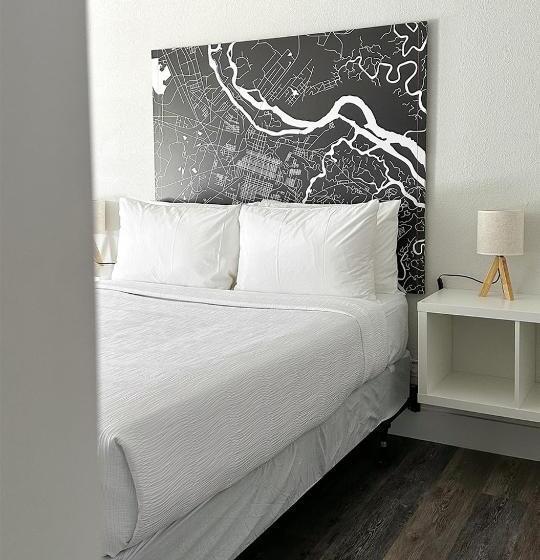 标准间, Oneway Brunswick