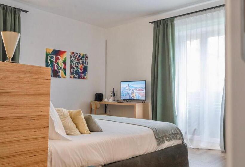 سوییت جونیور, Archè Design Rooms And Suites