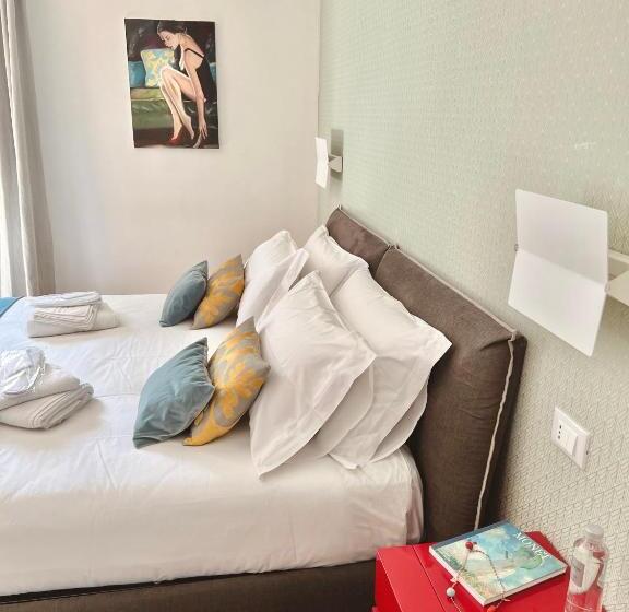 سوئیت با تخت بزرگ, Archè Design Rooms And Suites
