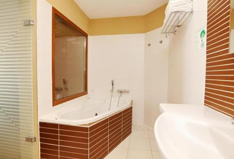 سوئیت خانواده 2 خوابه, City Hotel Nitra