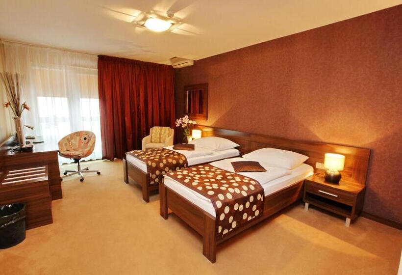 两卧家庭套房, City Hotel Nitra