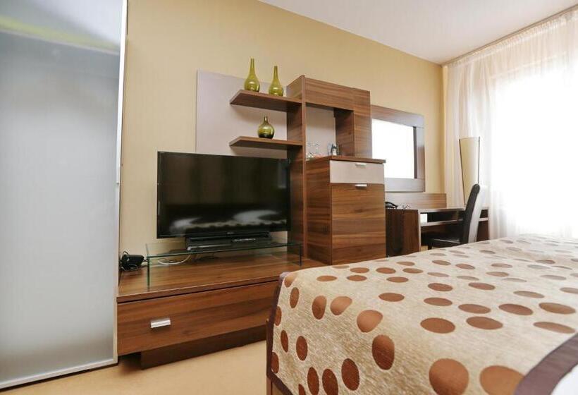 Люкс Семейный 2 Спальни, City Hotel Nitra