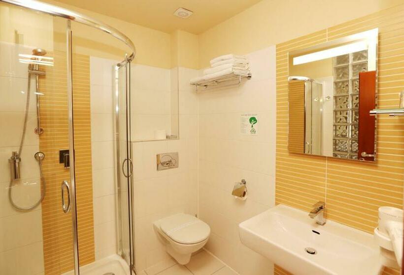 Люкс Семейный 2 Спальни, City Hotel Nitra