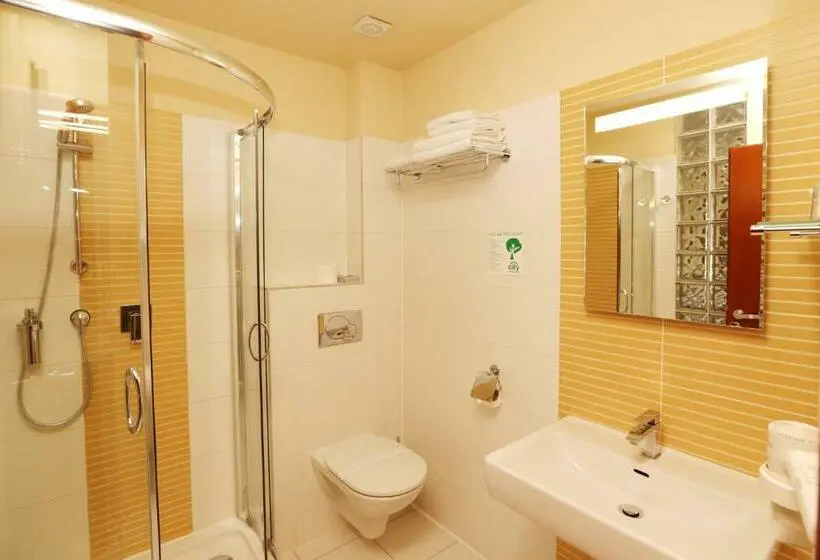 سوئیت خانواده 2 خوابه, City Hotel Nitra