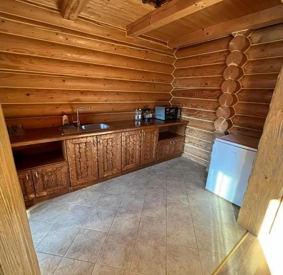 سوییت با چشمانداز کوه, Knyazhyj Dvir