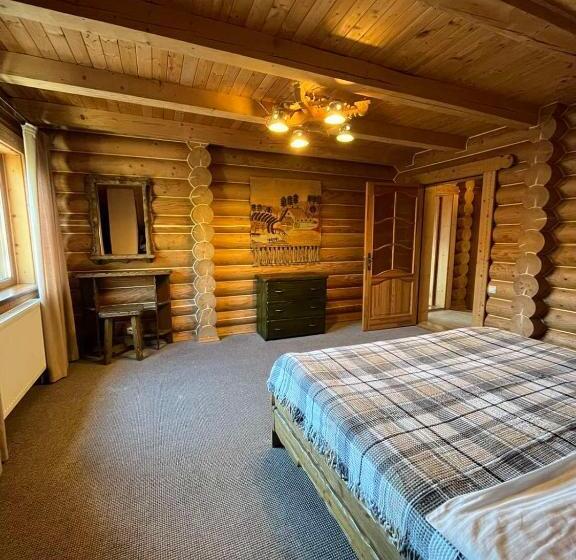 سوییت با چشمانداز کوه, Knyazhyj Dvir