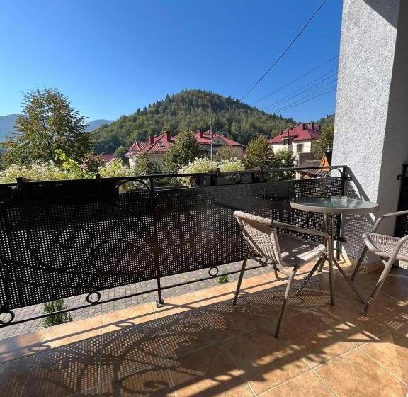 سوییت با چشمانداز کوه, Knyazhyj Dvir