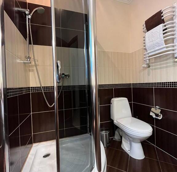 سوییت با چشمانداز کوه, Knyazhyj Dvir