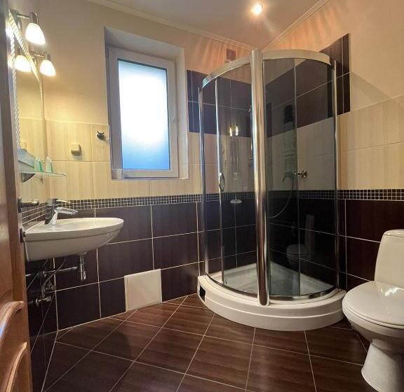 سوییت با چشمانداز کوه, Knyazhyj Dvir