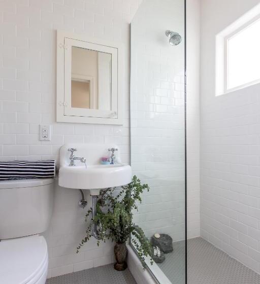 Студия Superior, Sonder The Bungalows