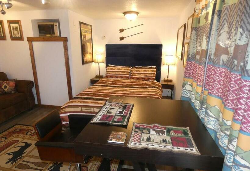 Номер Стандарт, Yellowstone Motel   Adults Only   All Rooms Have Kitchens