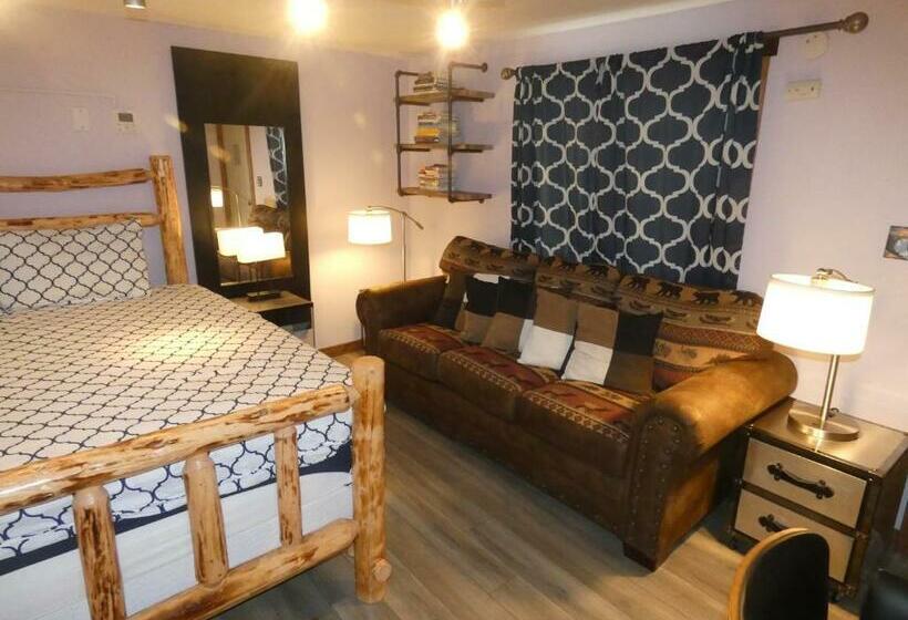 Номер Стандарт, Yellowstone Motel   Adults Only   All Rooms Have Kitchens