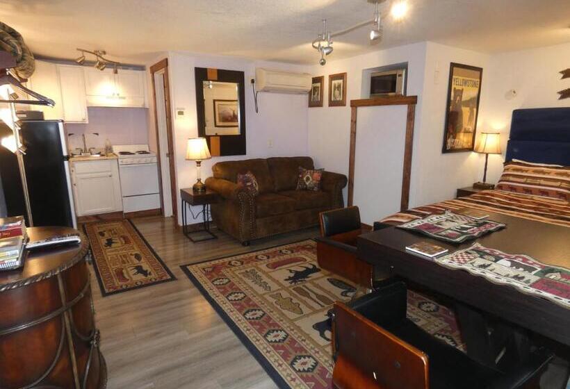 Номер Стандарт, Yellowstone Motel   Adults Only   All Rooms Have Kitchens