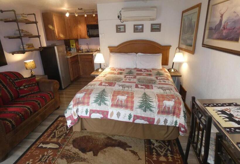 Номер Стандарт, Yellowstone Motel   Adults Only   All Rooms Have Kitchens