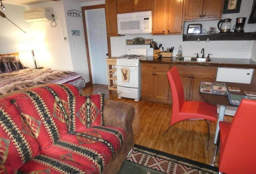 Номер Стандарт, Yellowstone Motel   Adults Only   All Rooms Have Kitchens