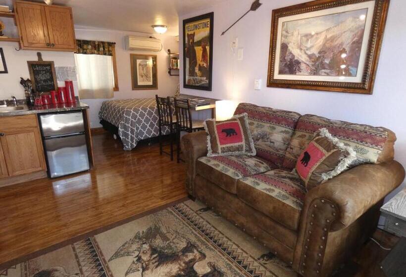 Номер Стандарт, Yellowstone Motel   Adults Only   All Rooms Have Kitchens