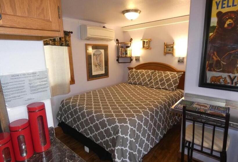 Номер Стандарт, Yellowstone Motel   Adults Only   All Rooms Have Kitchens