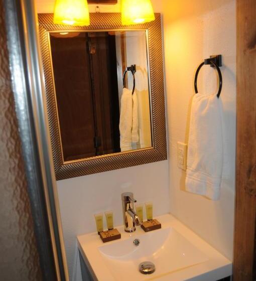 Дом 2 Спальни, Yellowstone Motel   Adults Only   All Rooms Have Kitchens