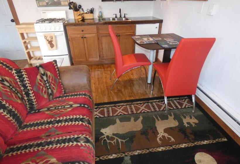Номер Стандарт, Yellowstone Motel   Adults Only   All Rooms Have Kitchens