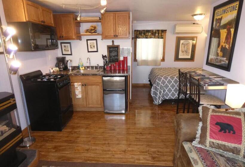 Номер Стандарт, Yellowstone Motel   Adults Only   All Rooms Have Kitchens
