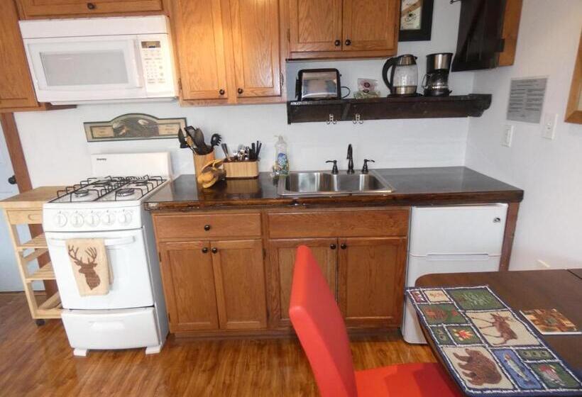 Номер Стандарт, Yellowstone Motel   Adults Only   All Rooms Have Kitchens