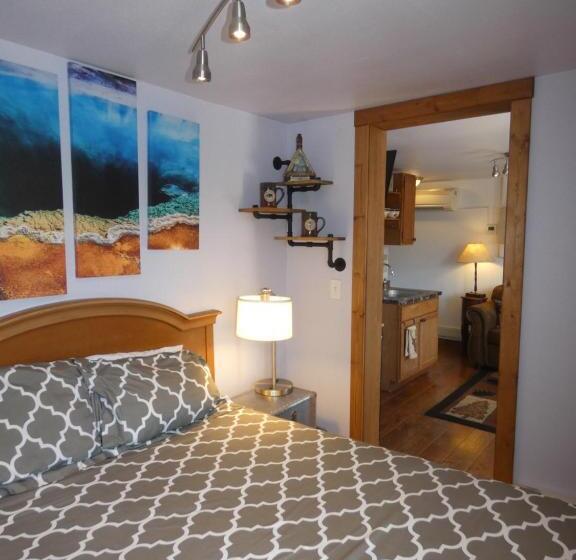 Номер Стандарт, Yellowstone Motel   Adults Only   All Rooms Have Kitchens
