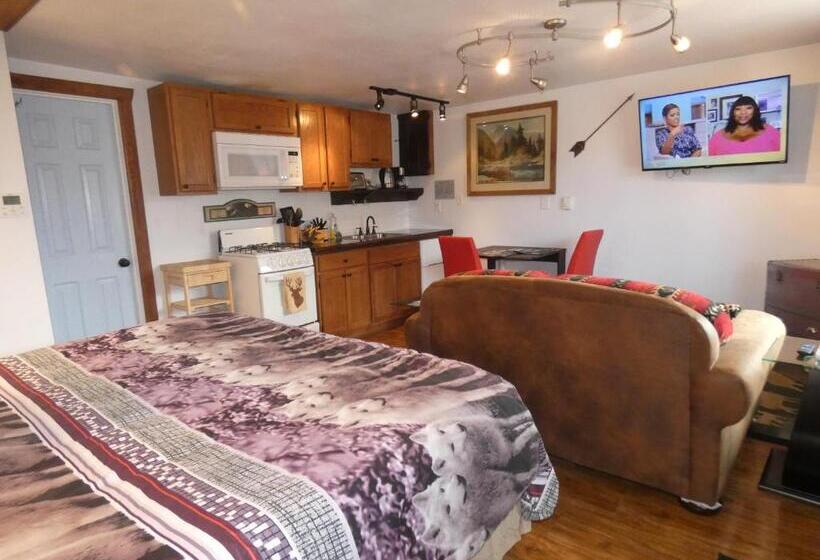 Номер Стандарт, Yellowstone Motel   Adults Only   All Rooms Have Kitchens