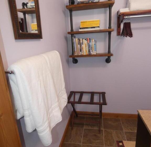 Номер Стандарт, Yellowstone Motel   Adults Only   All Rooms Have Kitchens