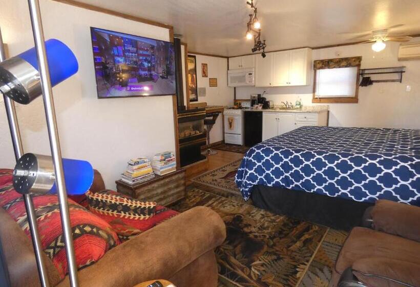 Номер Стандарт, Yellowstone Motel   Adults Only   All Rooms Have Kitchens