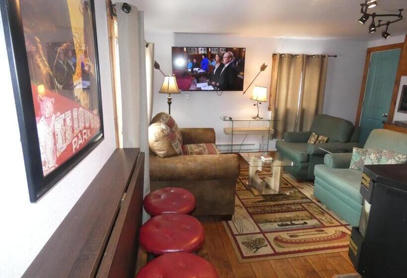 Студия Deluxe, Yellowstone Motel   Adults Only   All Rooms Have Kitchens