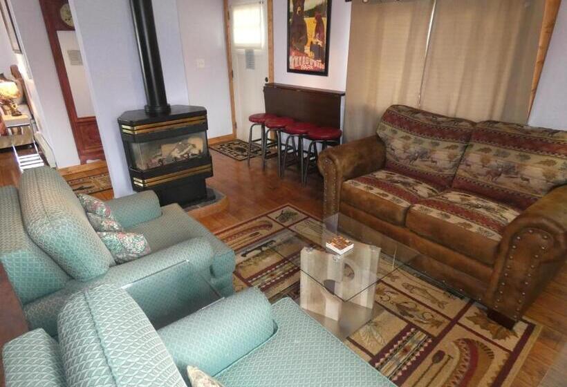 Студия Deluxe, Yellowstone Motel   Adults Only   All Rooms Have Kitchens