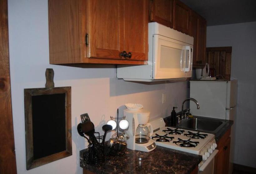 Студия Deluxe, Yellowstone Motel   Adults Only   All Rooms Have Kitchens