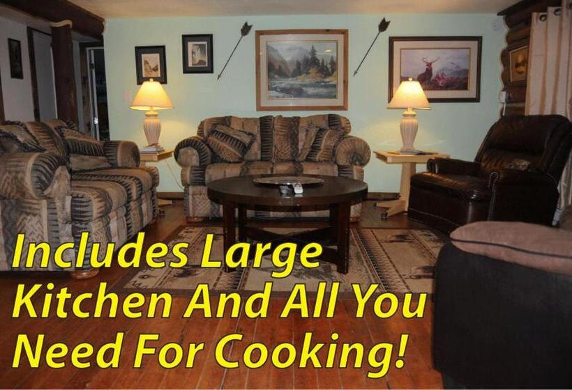 Дом 2 Спальни, Yellowstone Motel   Adults Only   All Rooms Have Kitchens