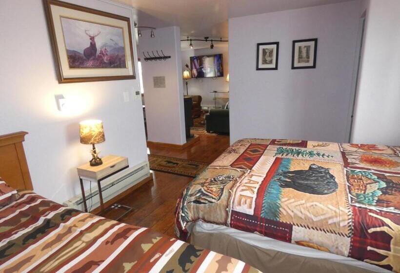 Студия Deluxe, Yellowstone Motel   Adults Only   All Rooms Have Kitchens