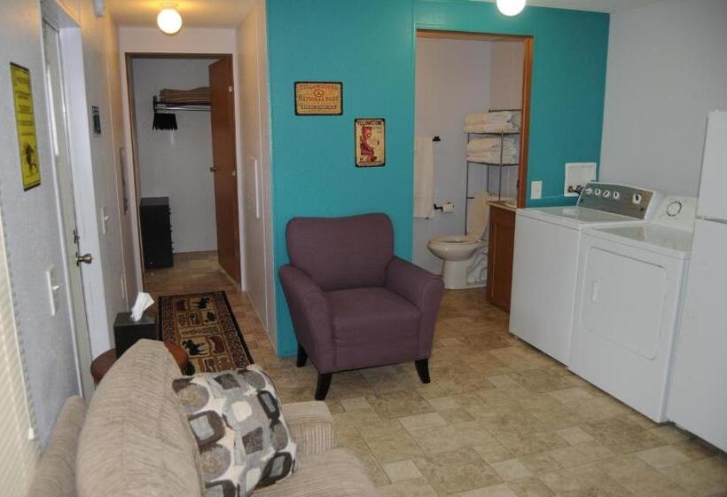 Дом 1 Спальня, Yellowstone Motel   Adults Only   All Rooms Have Kitchens