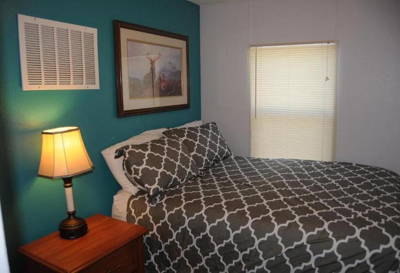 Дом 1 Спальня, Yellowstone Motel   Adults Only   All Rooms Have Kitchens
