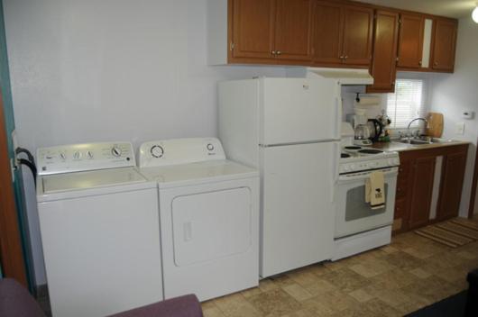 Дом 1 Спальня, Yellowstone Motel   Adults Only   All Rooms Have Kitchens