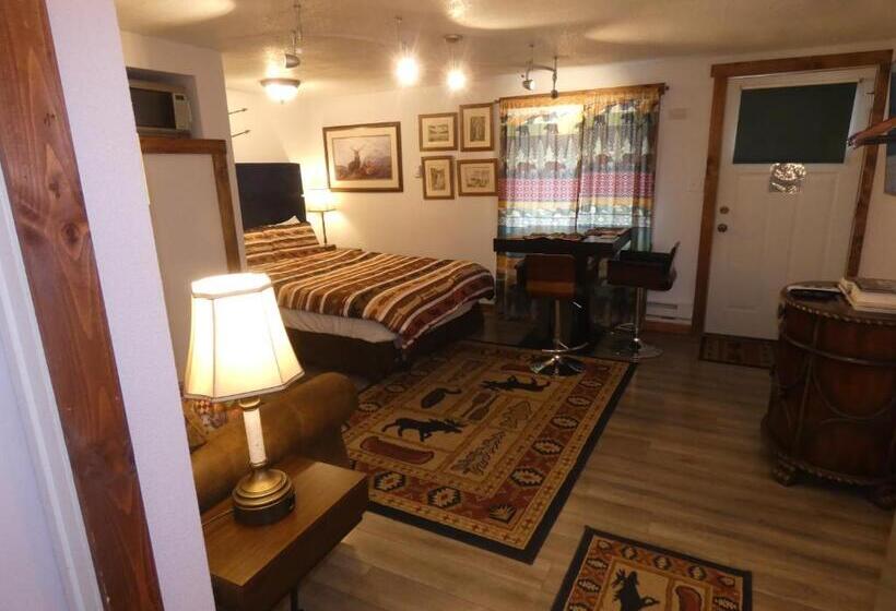 Номер Стандарт, Yellowstone Motel   Adults Only   All Rooms Have Kitchens