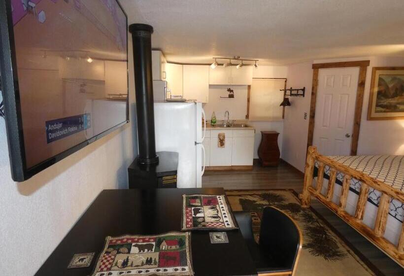 Номер Стандарт, Yellowstone Motel   Adults Only   All Rooms Have Kitchens