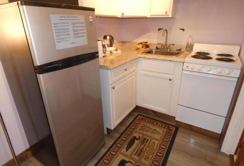 Номер Стандарт, Yellowstone Motel   Adults Only   All Rooms Have Kitchens