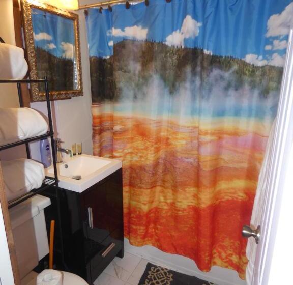 Номер Стандарт, Yellowstone Motel   Adults Only   All Rooms Have Kitchens